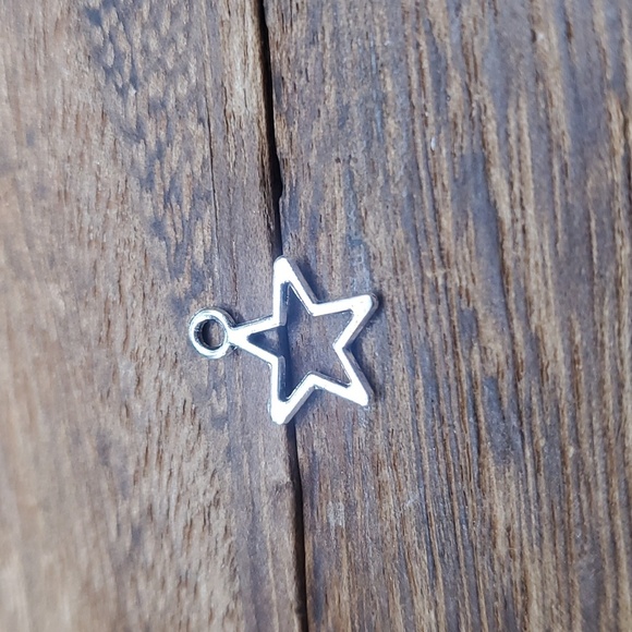 P136 Openwork Star Charm‎ - Picture 1 of 1